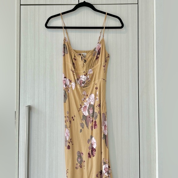 Aritzia Wilfred Bellow Dress Floral - Picture 5 of 5